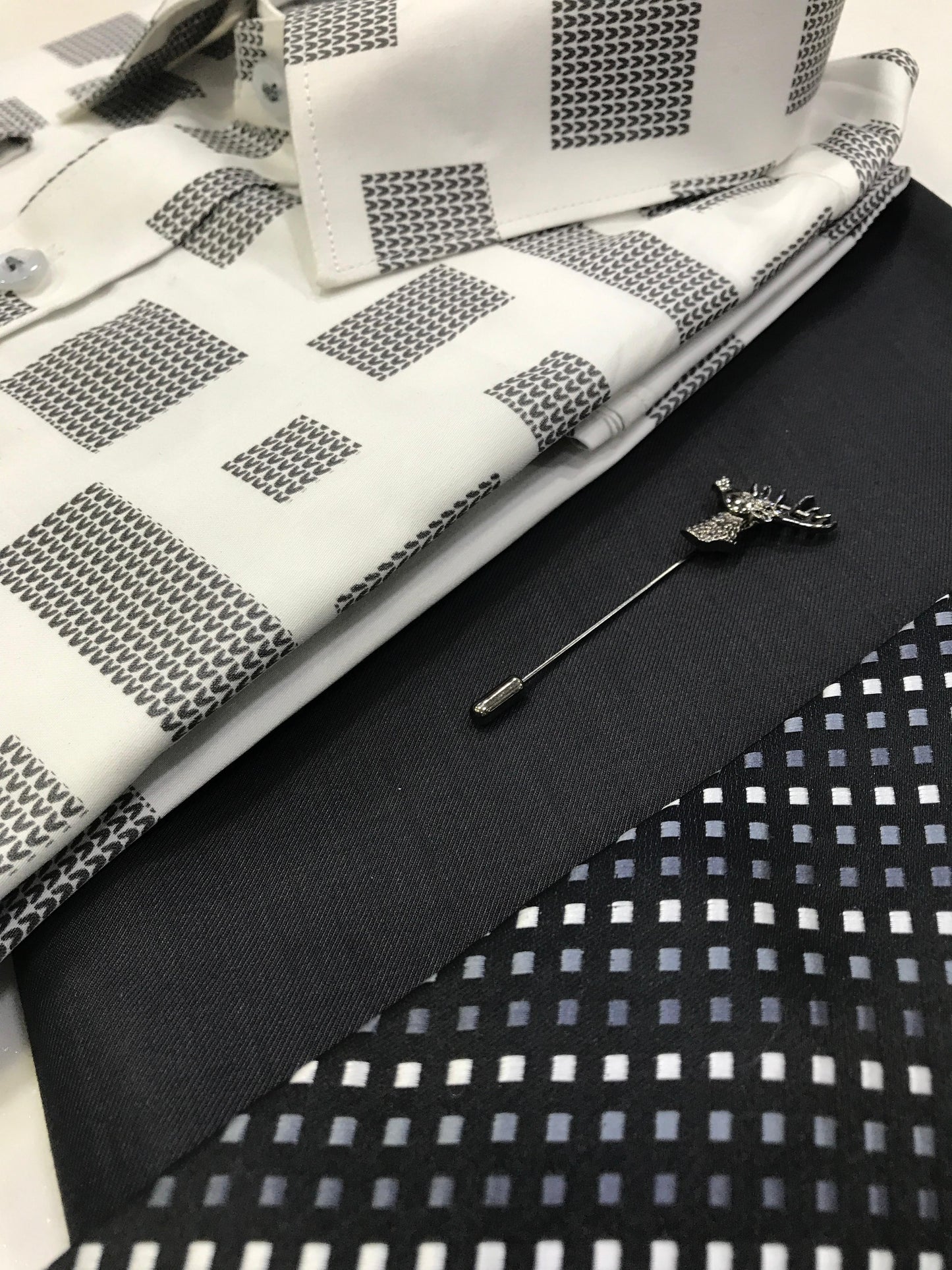 Glowic White Print Shirt